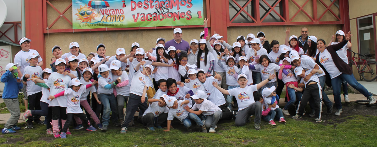 PARTICIPANTES DE “VERANO ACTIVO” DE PUERTO WILLIAMS RECIBEN GORROS Y POLERAS